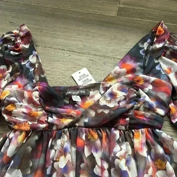 ✨🆕Urban Outfitters🆕✨  | Purple floral carried away blouse - Picture 5 of 15